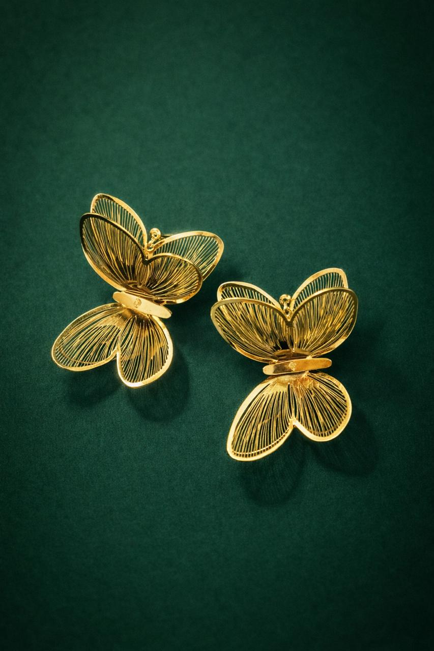 Color: Gold