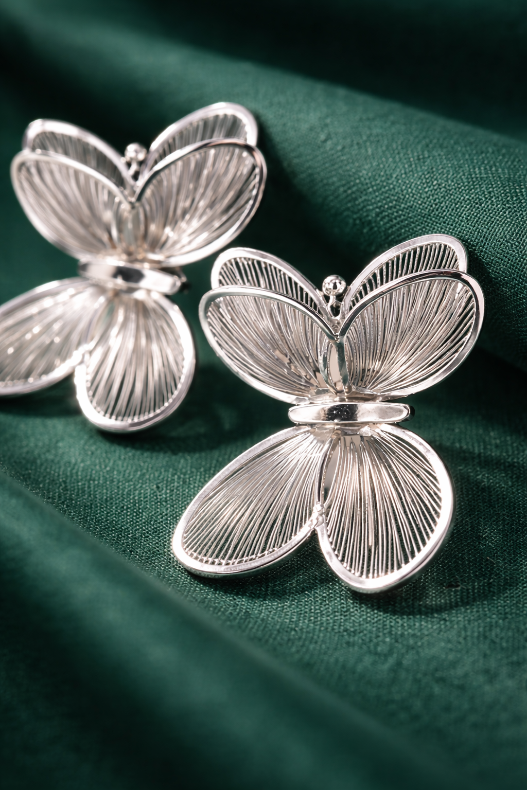 Color: Silver
Anti-Tarnish Earrings
