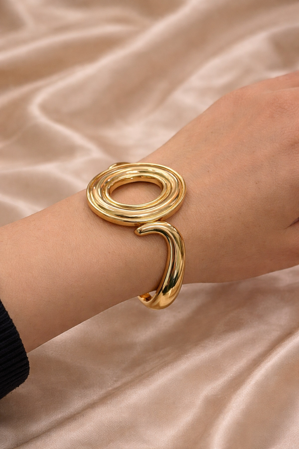 Chandni Spiral Cuff bracelet