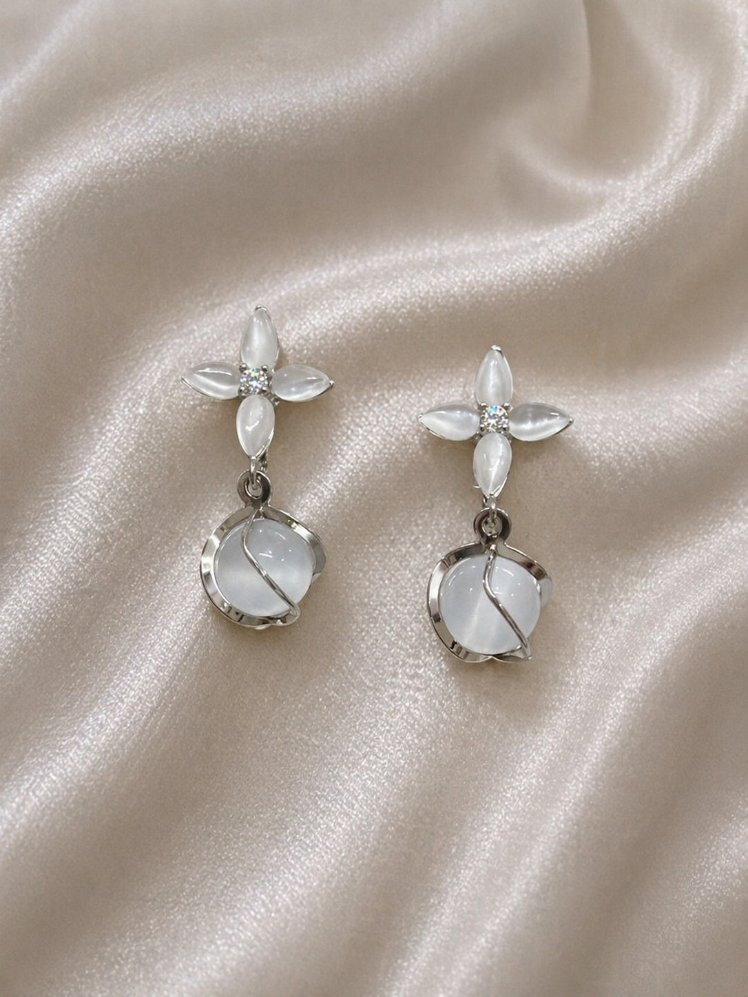 Anti-tarnish Noctra star clip-on earrings for women, lightweight no piercing comfort jewellery with elegant dangling design by Ashaarya
