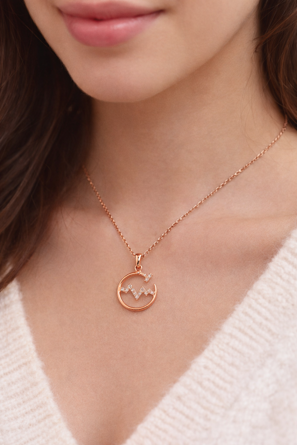 Anti-Tarnish, Ashaarya, Ashaarya Jewels, Ashaarya Jewellery, Rose gold necklace with a circular pendant worn by a person