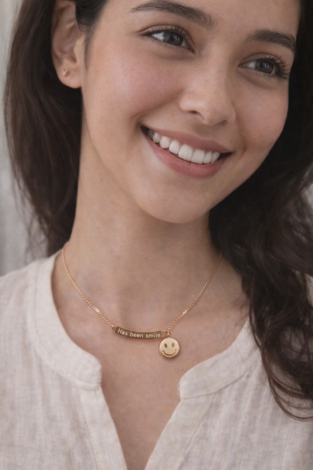 Anti-Tarnish, Ashaarya, Ashaarya Jewels, Ashaarya Jewellery, Woman wearing a gold necklace with a smiley face pendant