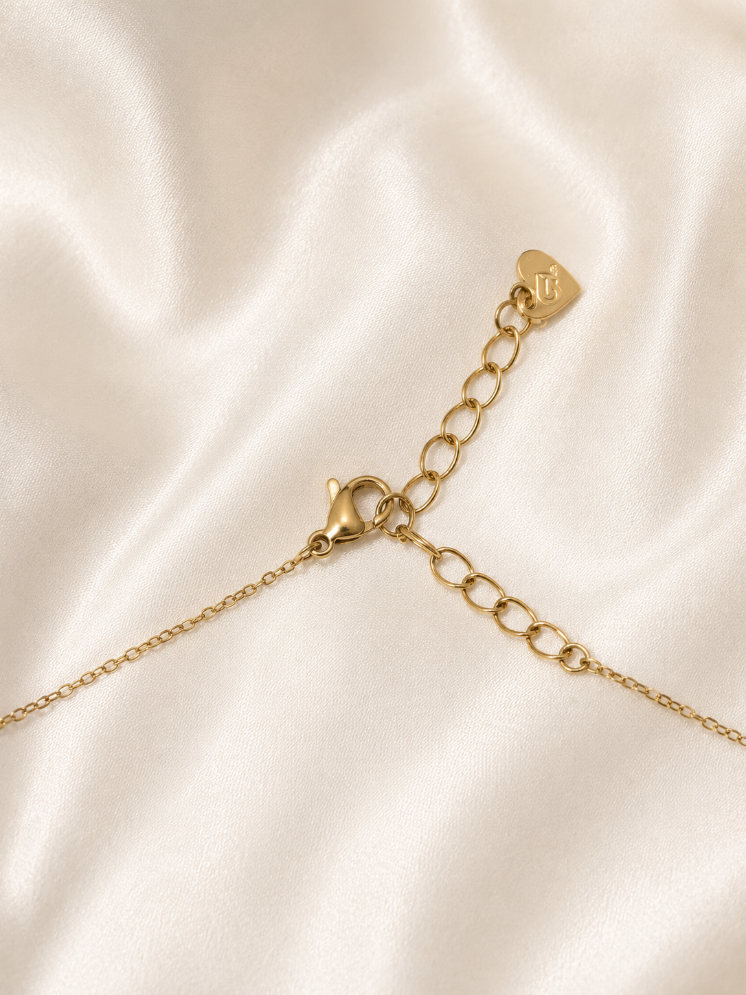 Emerald Serpent Necklace by Ashaarya presented in jewellery packaging