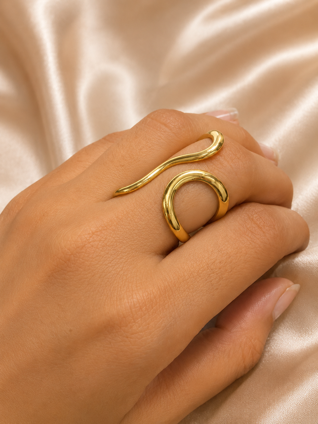 Adjustable Élan Wave Ring by Ashaarya displaying open band design and fluid wave silhouette