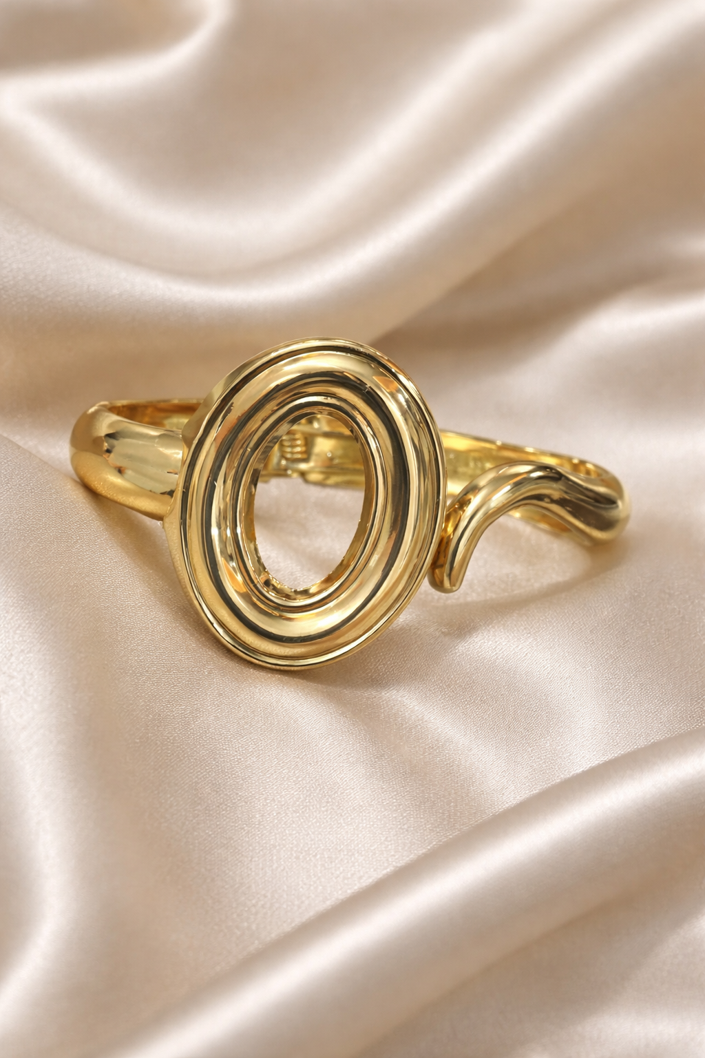 ashaarya, gold bracelet, ashaarya jewels, ashaarya jewellery, charm bracelets, gold bracelet on satin background
