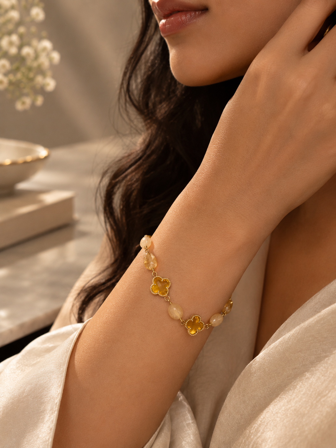 Yellow stone bracelet for women with polished golden-yellow natural stones and delicate gold-tone clover-shaped accents